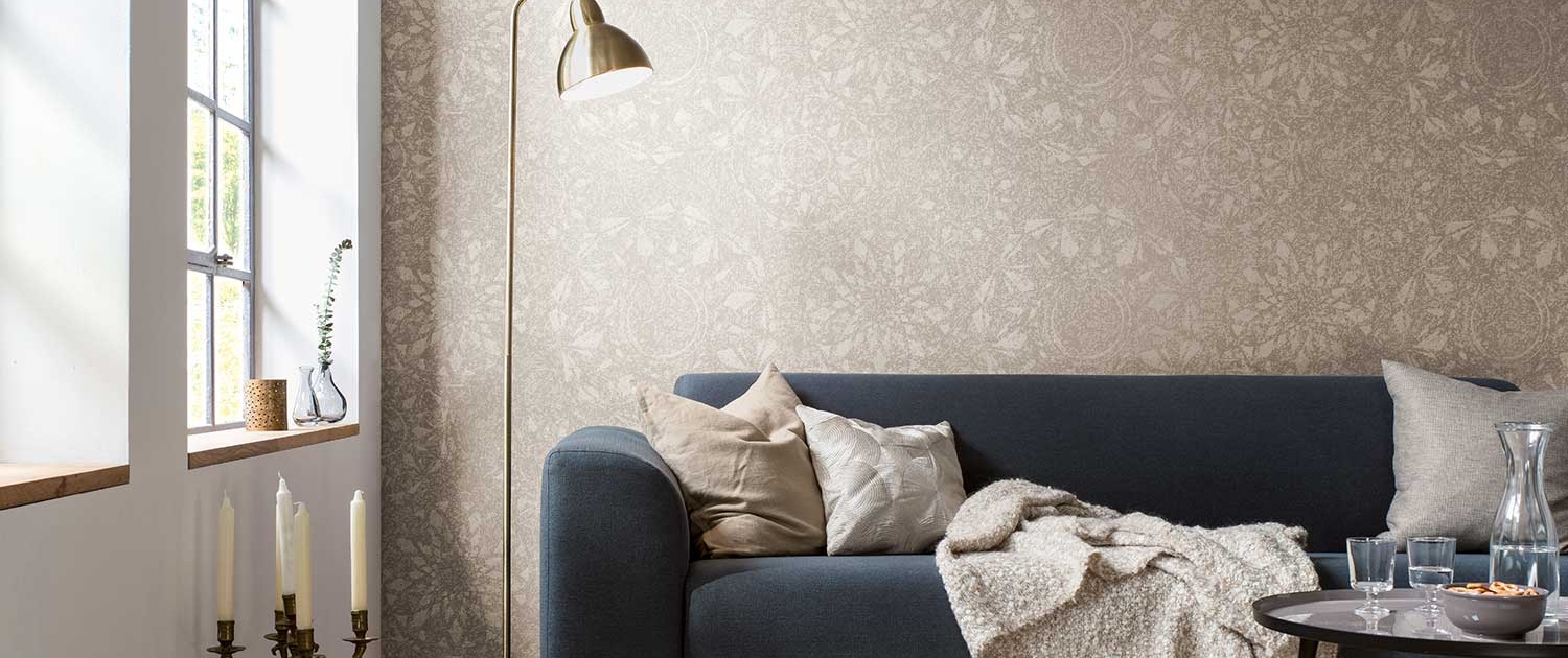 Malerfachbetrieb Binder Exklusive Wandgestaltung mit floraler Tapete – Malerfachbetrieb Binder Elegante Wandgestaltung mit floraler Tapete und modernem Wohnstil – Malerfachbetrieb Binder Mülheim an der Ruhr